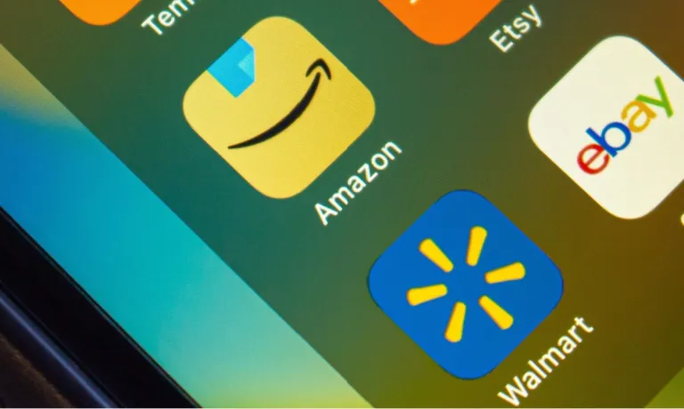 假日赋能：沃尔玛线上销售额增长22%